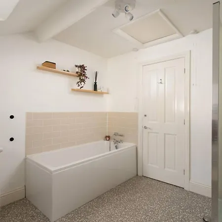Pass The Keys 5 Bollans Court - Charming 2 Bed Center Appartement *