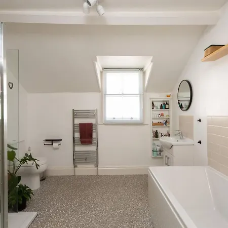 Pass The Keys 5 Bollans Court - Charming 2 Bed Center * York