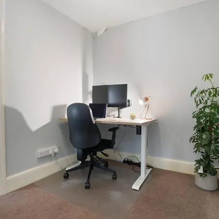 Pass The Keys 5 Bollans Court - Charming 2 Bed Center *