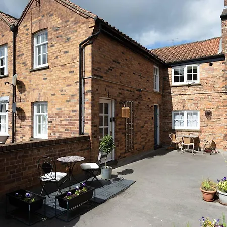 Pass The Keys 5 Bollans Court - Charming 2 Bed Center York